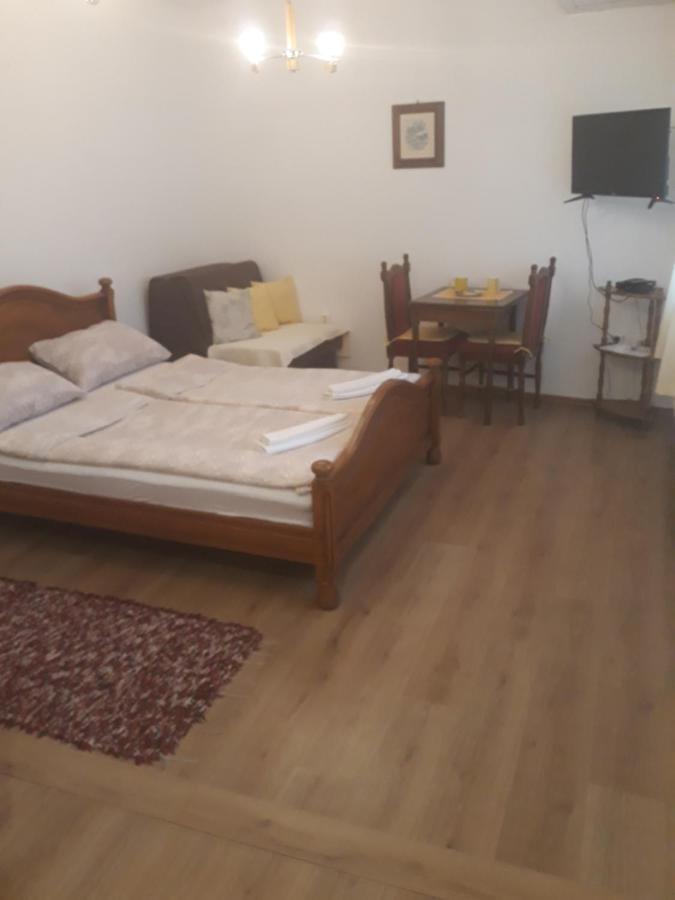 Apartments Emir Tuzla Pokoj fotografie